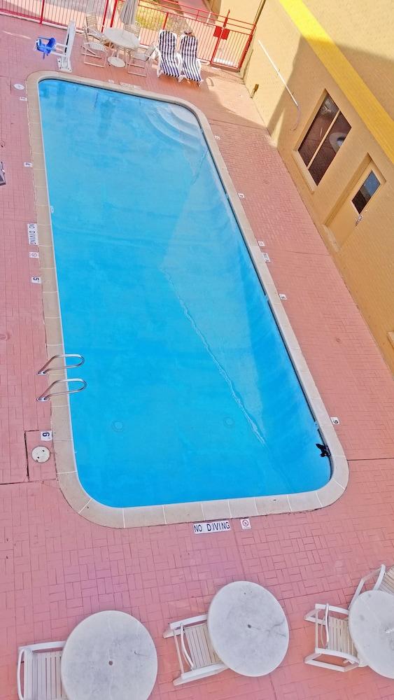 فندق ترافيلودج باي ويندام مطار هيوستن هوبي المظهر الخارجي الصورة